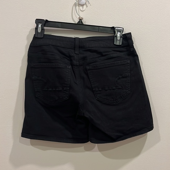 Women’s Black MIDI American Eagle 5inch Inseem Shorts - Picture 4 of 5